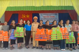 Tuyên truyền giao thông đường thủy cho phụ nữ huyện Ia Grai