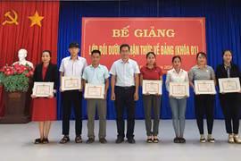 Ia Pa: 74 học viên được cấp giấy chứng nhận hoàn thành lớp Bồi dưỡng nhận thức về Đảng