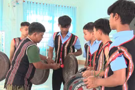 Truyền dạy cồng chiêng và múa xoang cho 58 học sinh huyện Đức Cơ