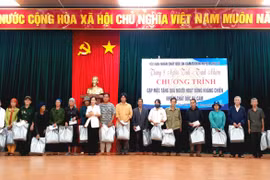 Gia Lai: Tặng 380 suất quà cho người hoạt động kháng chiến bị nhiễm chất độc da cam