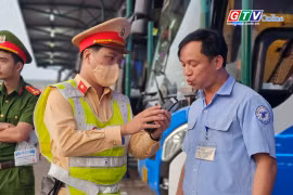 Kiểm tra đột xuất nồng độ cồn, ma túy tại Bến xe Đức Long