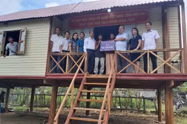 Bàn giao nhà cho hộ nghèo huyện Kbang và Krông Pa
