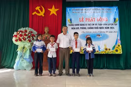 Kông Chro phát động phong trào luyện tập môn bơi