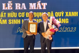 Ra mắt sản phẩm đất hữu cơ đa dụng và chế phẩm sinh học Bio đa năng từ cây dã quỳ