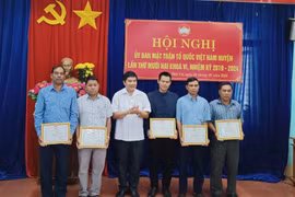 Đức Cơ khen thưởng 25 tập thể, cá nhân xuất sắc trong công tác Mặt trận