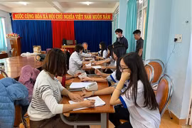 Khám, điều tra tình trạng dinh dưỡng và tăng huyết áp học sinh tại 10 trường học