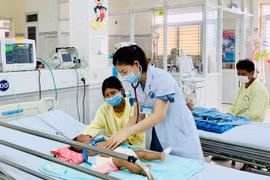 Đắp thuốc nam trị rắn cắn, bệnh nhi ở Gia Lai phải tháo khớp ngón chân