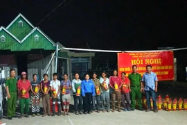 Gần 9.000 hộ dân huyện Kông Chro trang bị bình chữa cháy