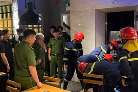 Cứu 9 người bị kẹt thang máy tại nhà hàng ở TP.HCM