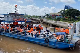 Về nơi nước chảy chia hai