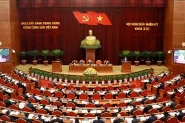 Đảng ta vững bước cùng mùa xuân