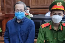 Cựu Giám đốc Bệnh viện TP.Thủ Đức lãnh 30 năm tù trong 2 vụ án