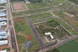 3 người được cho nợ tiền trúng đấu giá 205 lô đất