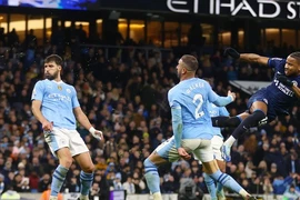 Thoát thua Chelsea, Man City lo hết cơ hội giữ cúp vô địch