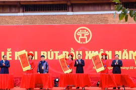 Chủ tịch nước Võ Văn Thưởng khai bút đầu xuân Giáp Thìn 2024