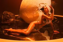 Bộ ảnh rồng gây sốc của Á hậu Thảo Nhi Lê