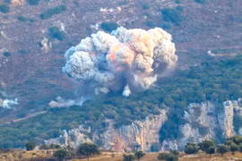 Israel mở đợt không kích đẫm máu vào Lebanon khiến gần 500 người chết