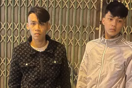 Kiểm tra hành chính, công an phát hiện 2 tên cướp giật tài sản