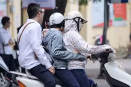 Từ ngày 1-1-2025, thay đổi quy định về các trường hợp được chở 3 trên xe máy
