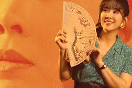 Lê Phương mê làm đào chánh, như 'nhặt được vàng' với phim 'Sáng đèn'