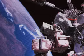 Các nhà du hành vũ trụ trên tàu Thần Châu 18 thử nghiệm cảnh báo cháy