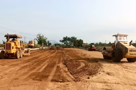 Dự án đường hành lang kinh tế phía Đông: Tháo gỡ “nút thắt” mặt bằng để đẩy nhanh tiến độ thi công