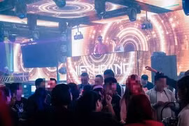 Truy bắt nghi can giết người trong bar ở vùng biên