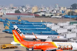 Hàng không phải cạnh tranh thu hút khách