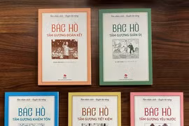 Bộ sách rèn lòng yêu nước, sự khiêm tốn, giản dị noi gương Bác Hồ