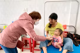 Chia sẻ khó khăn với bệnh nhân nghèo 