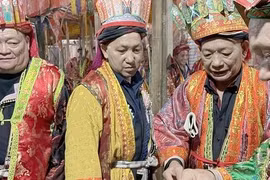 Đi về miền Dao: Sư công tiền mã của người Dao