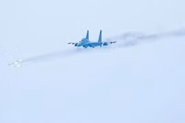 Chiến đấu cơ Trung Quốc bị tố bắn pháo sáng vào máy bay Philippines ở Biển Đông