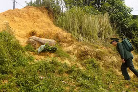 'Ông mụ' xóa bỏ tục đẻ chòi ở Pa Lin