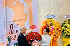 Ra mắt sách 'Theo dấu chân Người'