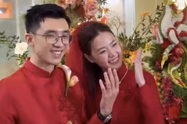 Midu tổ chức lễ gia tiên với thiếu gia Nhựa Duy Tân