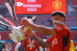 Man United vô địch FA Cup, Chelsea xuống Cúp C3 châu Âu, Newcastle ra rìa