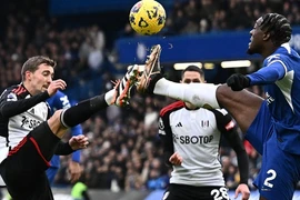 Thắng hú vía Fulham, Chelsea vươn lên Top 8 Ngoại hạng