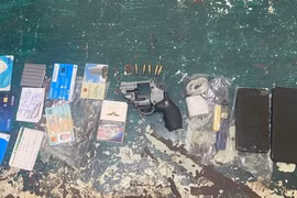 Tạm giữ người đàn ông để điều tra hành vi tàng trữ vũ khí quân dụng