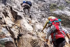 Tràn lan tour du lịch mạo hiểm tự phát: Nhiều rủi ro rình rập