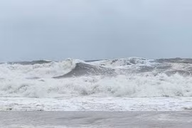 Dải hội tụ nhiệt đới nối với vùng áp thấp trên Biển Đông gây gió cấp 6