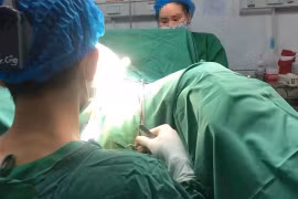 Thâm nhập phòng mổ bệnh viện thẩm mỹ: 'Làm tiền' ngay trên bàn mổ