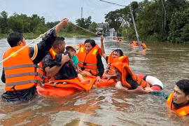Phú Quốc ngập thành sông sau mưa lớn kéo dài