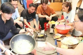 Việt - Lào - Campuchia samaki!: Điểm tựa thân quen