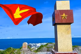 Tìm đảo ở… Côn Đảo: Hòn Em rợp bóng chim nhạn