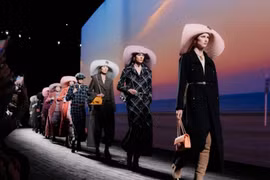 BST Chanel Thu Đông 2024: Chuyến nghỉ dưỡng mùa Đông tìm về cội nguồn sáng tạo