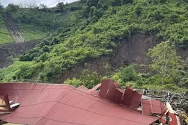 2 'giờ vàng' cứu mạng 140 thầy trò Trường Mường Hum