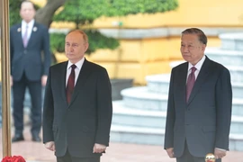 Việt Nam bắn 21 phát đại bác chào mừng Tổng thống Nga Putin