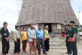 Biên cương hữu nghị: Lính quân hàm xanh trong cuộc chiến xóa 'ma rừng'