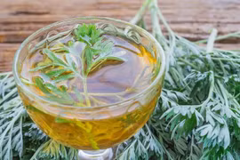 Ngâm chân ngải cứu có tác dụng gì?