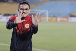 HLV Kiatisak có cơ hội vô địch V-League